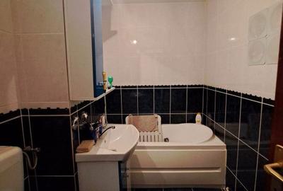 Apartament cu 3 camere decomandat în Traian - 2