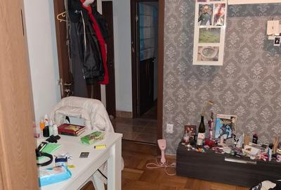 Apartament cu 3 camere semidecomandat în Constructorilor - 3