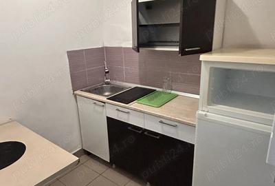 Garsonieră decomandată în Apărătorii Patriei