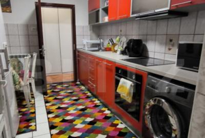 Apartament 3 camere, decomandat, ideal pentru spatiu comerci - 1