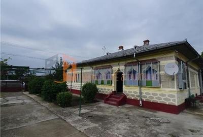 Casă individuală cu 5 camere în Ulmeni