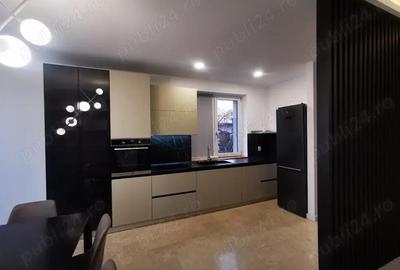 Casă cu 4 camere în Bucium