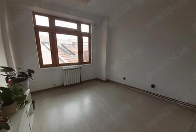 Spațiu comercial, de 280 mp, în Central - 3