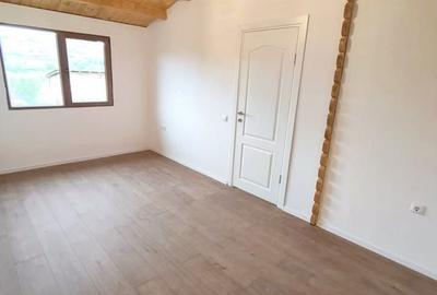 Casă cu 2 camere decomandat cu Teren 606 Mp în Slimnic - 9