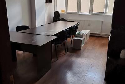 Apartament cu 4 camere semidecomandat în Central - 4