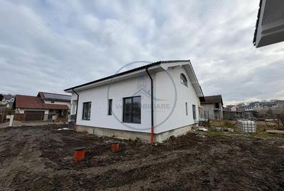 Casă cu 4 camere cu Teren 500 Mp în Central