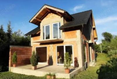 Casă cu 7 camere în Sadu - 4