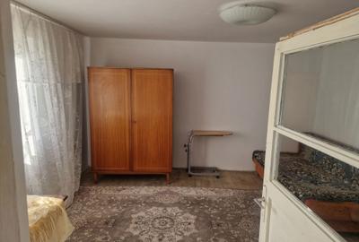 Casă cu 4 camere în Central - 1