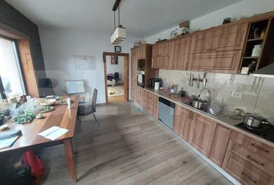 Casă individuală cu 8 camere cu Canalizare în Săcele - 9