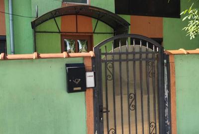 Casă cu 4 camere în Central - 2