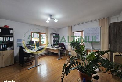 Casă cu 4 camere în Central - 1