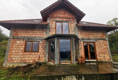 Casă cu 5 camere cu Teren 6400 Mp în Copalnic-Mănăștur - 4