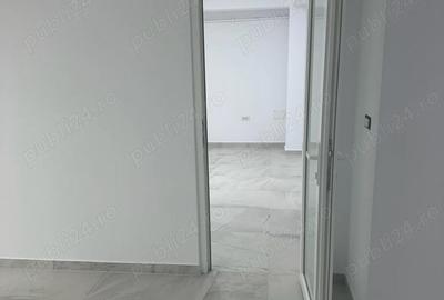 Spațiu comercial, de 90 mp, în Central - 3