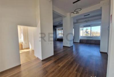 Spațiu comercial, de 200 mp, în Central - 8