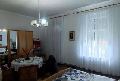 Casă cu 4 camere în Central - 3