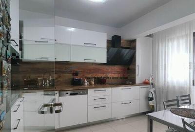 EROII REVOLUTIEI - Metrou - 3 camere - 6