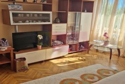 Apartament cu 3 camere semidecomandat în Titan