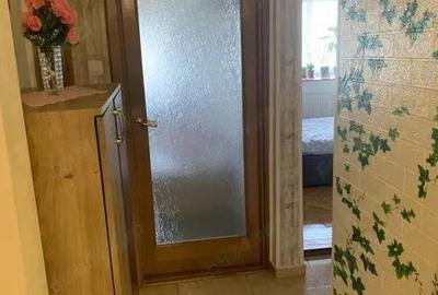 De vanzare apartament cu 3 camere in zona Soarelui decomandat etaj 3 amenajat - 2