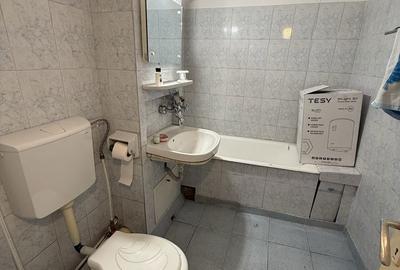 Apartament cu 3 camere decomandat în Rovine - 2