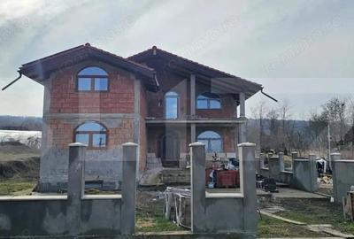 Casă cu Teren 1000 Mp în Almașu Mic - 3