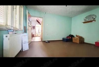 Casă cu 4 camere cu Teren 600 Mp în Central - 2