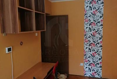Apartament cu 3 camere semidecomandat în Central - 5