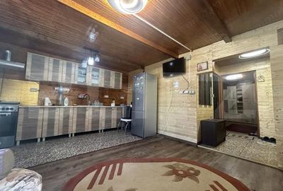 Casă cu 3 camere cu Teren 1400 Mp în Central - 1