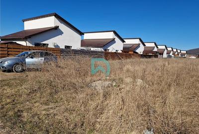 Teren intravilan de 700 mp, în Sânpetru - 1