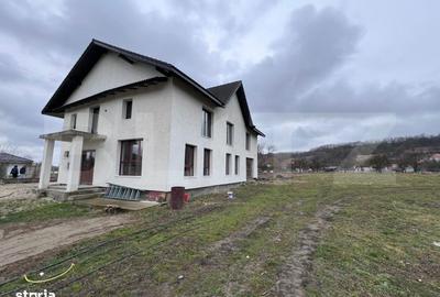 Casă cu Teren 3730 Mp în Stremț - 4