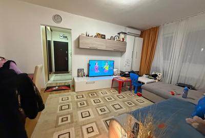 Apartament cu 3 camere semidecomandat, mobilat în Baba Novac