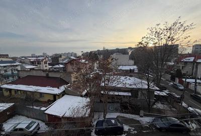Apartament cu 2 camere semidecomandat în 1 Mai - 2