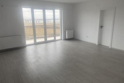 Apartament cu 2 camere decomandat în Tractorul