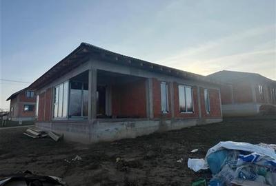 RECO Casa plan parter cu 3 dormitoare-la rosu- Paleu - 2