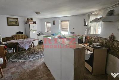 Casă cu 7 camere cu Teren 1756 Mp în Caracal - 8