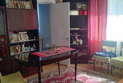 Apartament cu 3 camere semidecomandat, mobilat în Central - 1