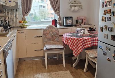 Compozitorilor/ Primo / 3 camere , curte propie/ loc parcare subsol - 3