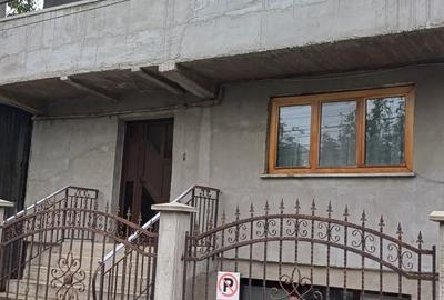 Casă individuală cu 8 camere cu Canalizare în Granit - 2