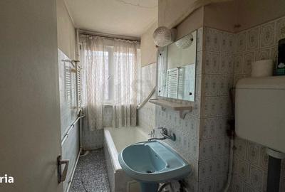 Apartament cu 4 camere în P-ța Universității