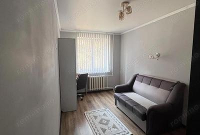 Apartament cu 3 camere decomandat în Buziașului