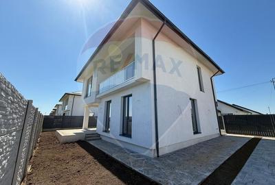 VANZARE Vila cu 4 camere in Pantelimon - 2