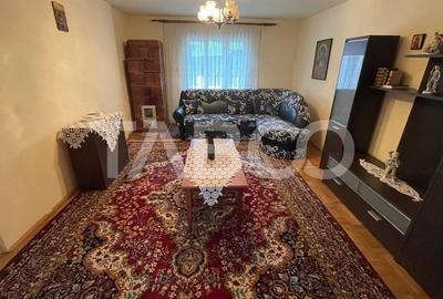 Casa traditionala de vanzare cu curte si anexe in Rasinari - 2