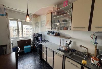 Crangasi - 3 camere, 2 bai, termopan + PVC, balcon inchis, bloc 1988 - 16