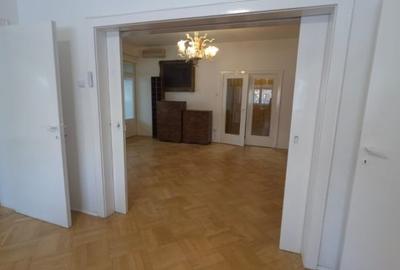 Apartament cu 4 camere decomandat în Capitale