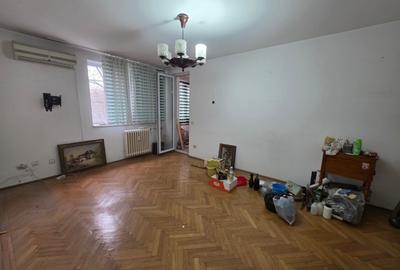 Titan, 10 minute metrou Costin Georgian, la piata Minis,  2 grupuri sanitare - 3