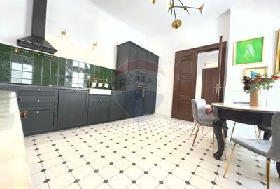 Apartament cu 3 camere semidecomandat, mobilat în Central - 3