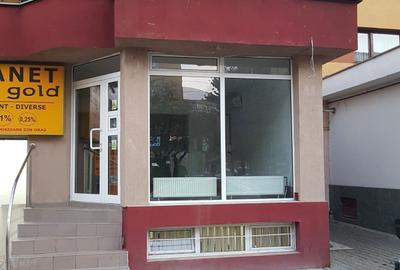 Spațiu comercial, de 50 mp, în Central - 4