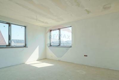 Casă cu 5 camere cu Teren 500 Mp în Sânpetru