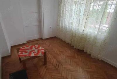 Casă cu 2 camere cu Teren 100 Mp în Central - 1
