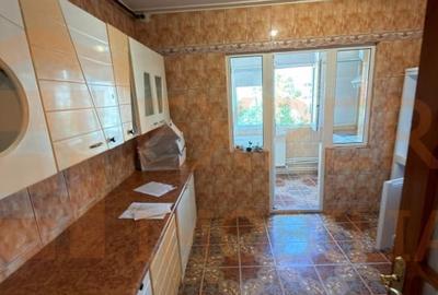 Apartament cu 3 camere decomandat în Casa de Cultură - 2