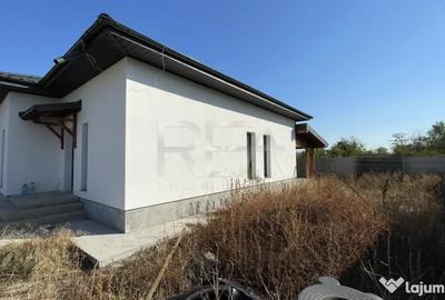 Casă cu 3 camere cu Teren 500 Mp în Central - 1